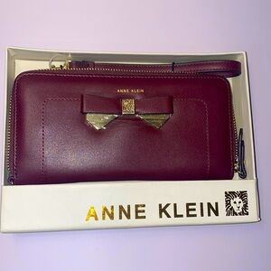 Anne Klein Wallet Wristlet w/Bow Oxblood